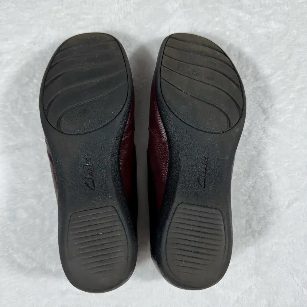 Clarks Comfort Slip-On Leather Loafers Womens 9.5M Burgundy Textured Rubber Sole